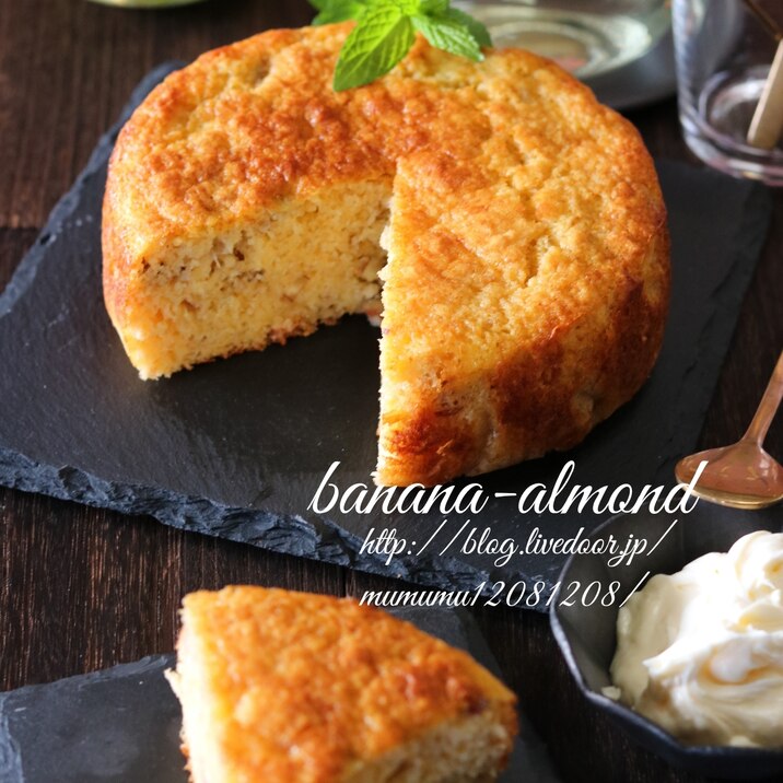 混ぜて焼くだけ!バナナアーモンドケーキ。